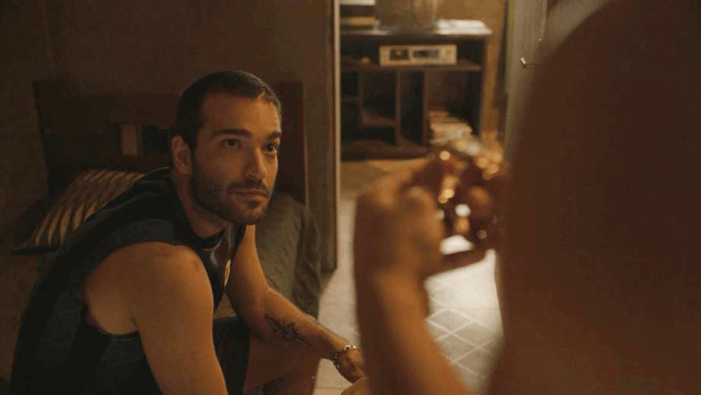 Sandro (Humberto Carrão) em Amor de Mãe (Foto: Reprodução)