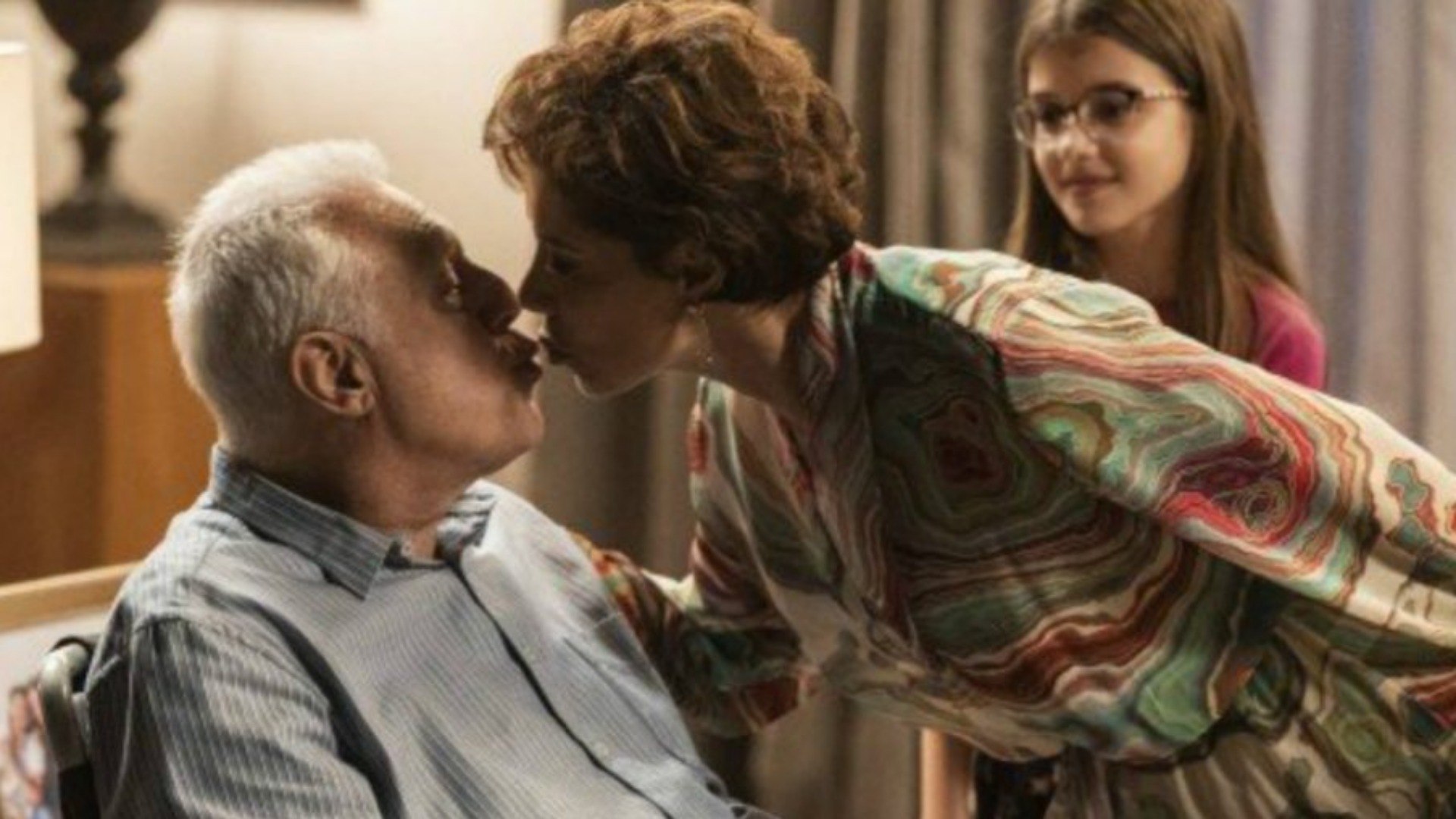 Alberto e Vera em cena da novela das 19h, Bom Sucesso - Foto: Reprodução