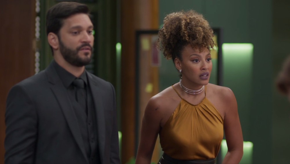 Diogo e Gisele em cena da novela Bom Sucesso (Foto: Reprodução)