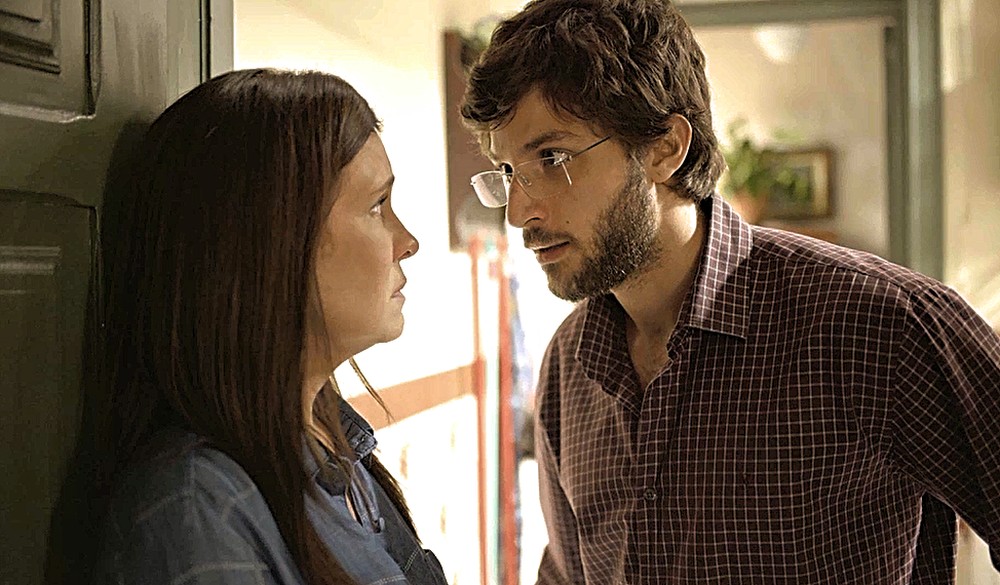 Danilo e Thelma em cena da novela Amor de Mãe - Foto: Reprodução