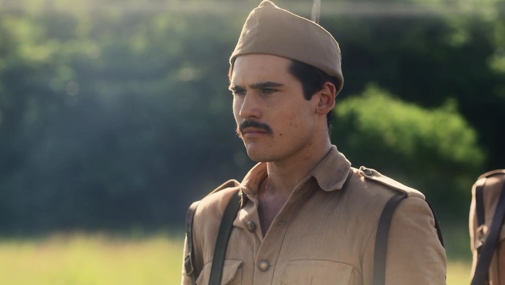 Alfredo está em guerra na novela Éramos Seis - Foto: Reprodução