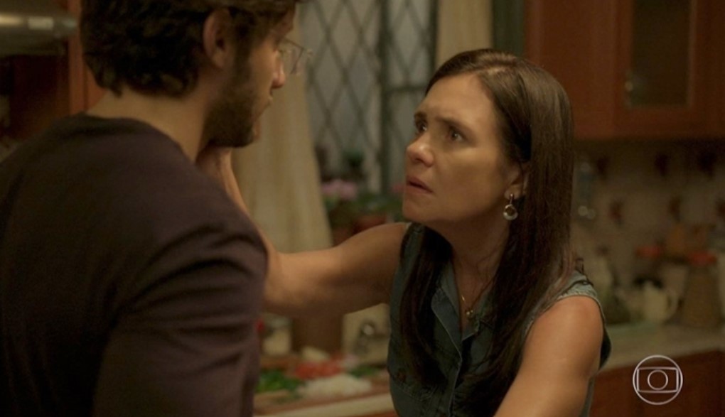 Danilo e Thelma em cena da novela Amor de Mãe - Foto: Reprodução