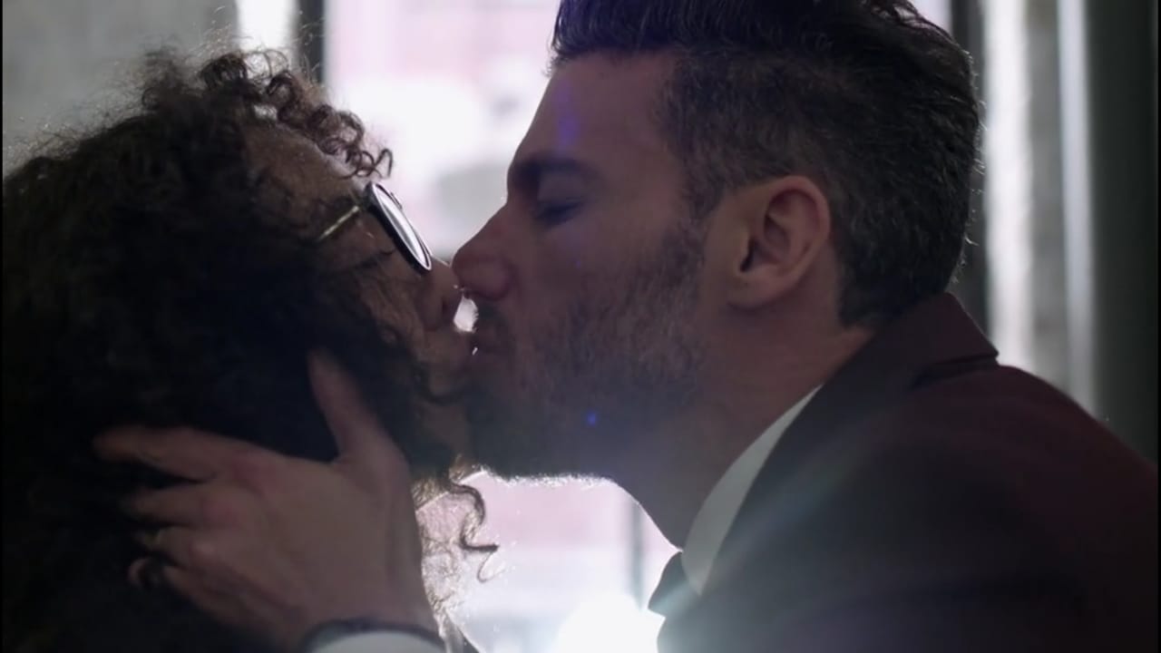 Betty a Feia em NY: Armando e Betty se beijam pela primeira vez ele fica mexido