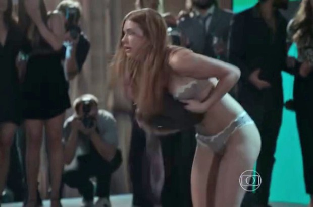 Elisa paga mico em desfile em Totalmente Demais - Foto: Reprodução