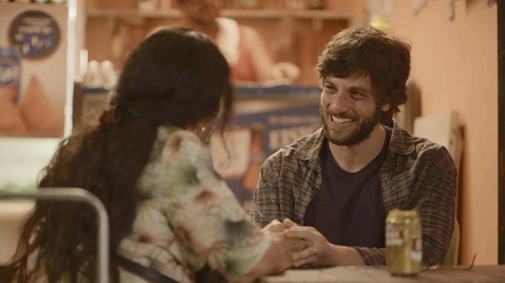 Lurdes e Danilo em cena da novela Amor de Mãe - Foto: Reprodução