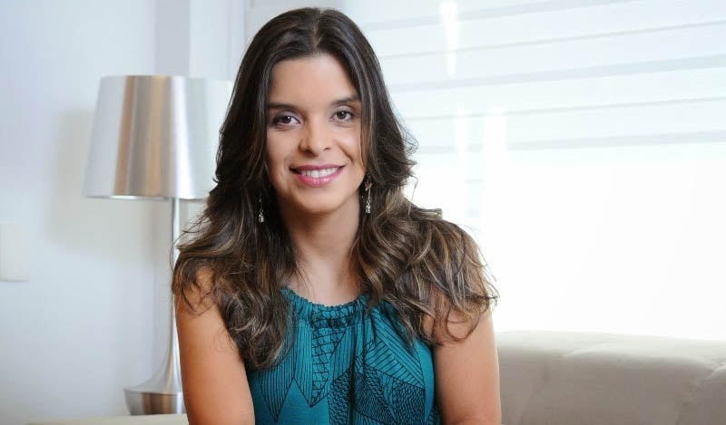 Autora Vivian de Oliveira da Record TV