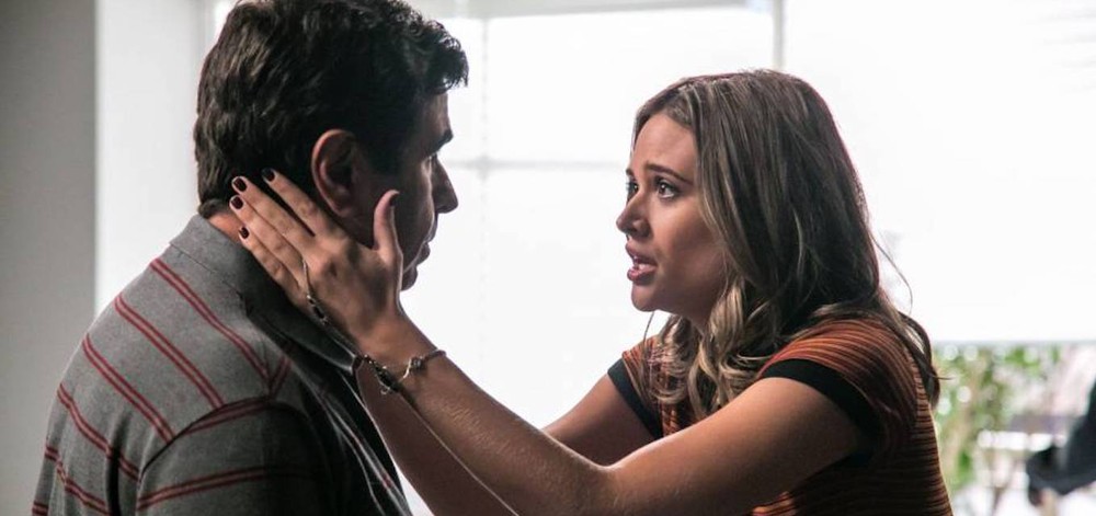 Cassandra e Hugo em cena da novela Totalmente Demais (Foto: Divulgação)