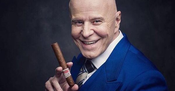 Falabella admite que idade o tirou das novelas: “Não tem mais”