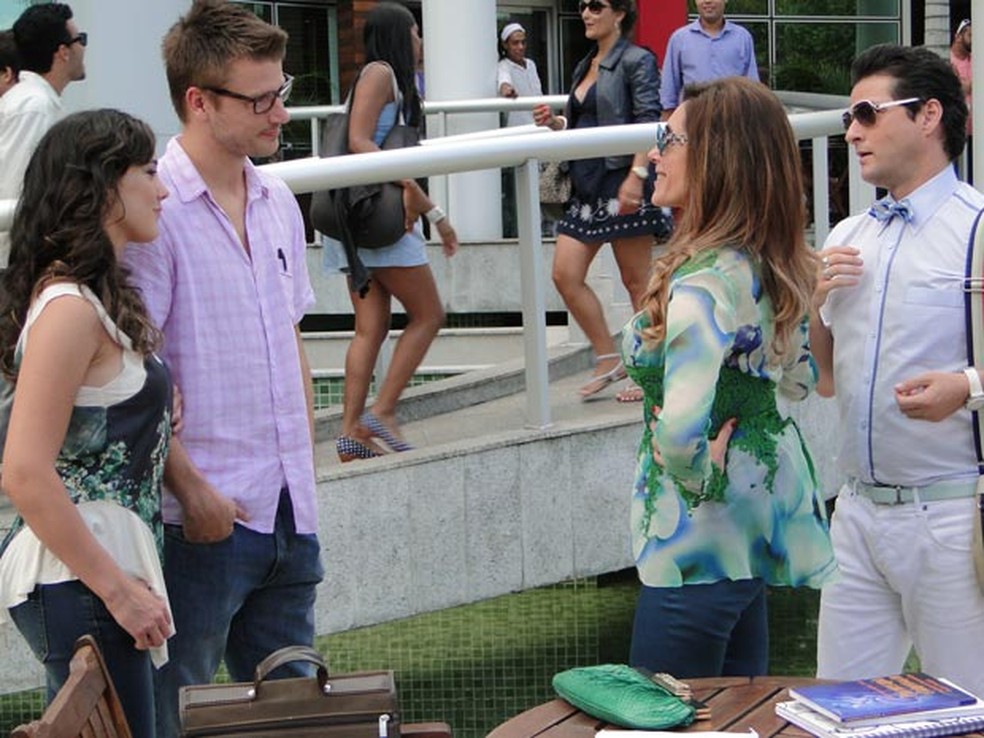 Tereza Cristina conhece Antenor em Fina Estampa - Foto: Reprodução