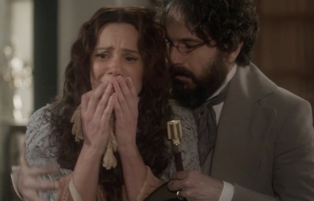 Novo Mundo: Amália é hipnotizada e faz grande revelação