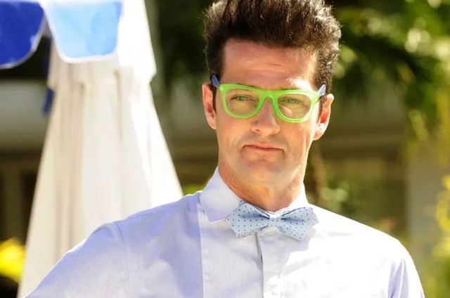 Fina Estampa: Misterioso, Crô faz dengo no seu amante