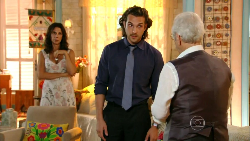 Alberto e Ester em cena da novela Flor do Caribe - Foto: Reprodução