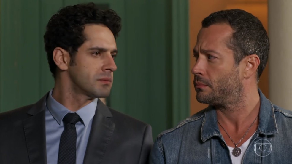 Beto e Apolo em cena da novela Haja Coração - Foto: Reprodução