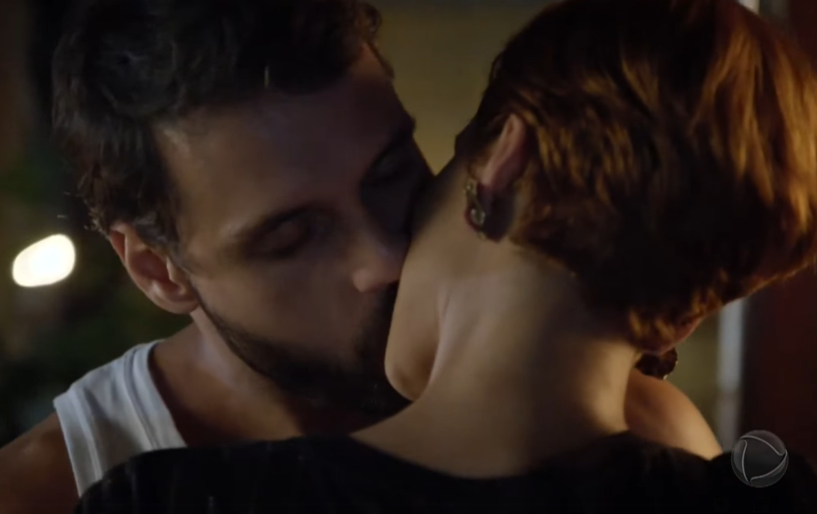 Topíssima: Sophia e Antonio se beijam pela 1ª vez e se encantam