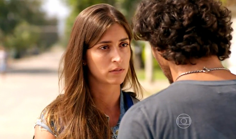 Carol e Lino em cena da novela Flor do Caribe - Foto: Reprodução