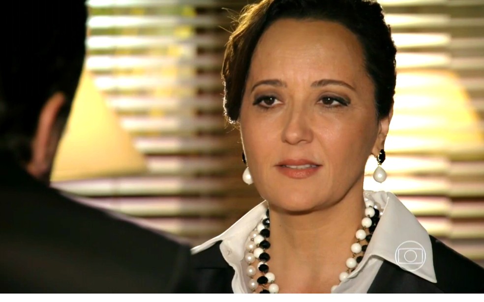 Durante evento, Guiomar coloca a boca no trombone, pressiona Dionísio e faz revelação; saiba qual!