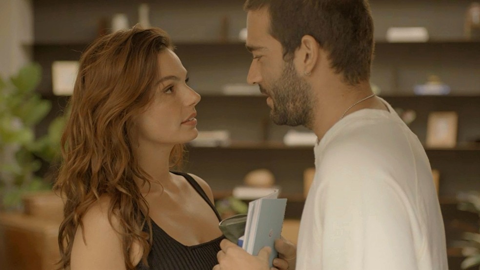 Betina e Sandro na novela Amor de Mãe - Foto: Reprodução