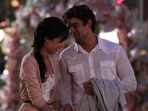 Manuela e Rodrigo vão ficar juntos na novela A Vida da Gente (Foto: Reprodução)