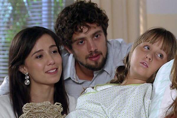 Rodrigo, Ana e Manu na novela A Vida da Gente - Foto: Reprodução