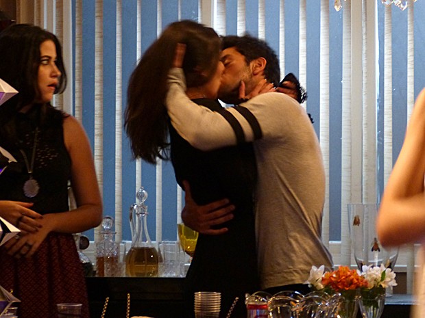 Pedro dá beijão em Jade em Malhação Sonhos - Foto: Reprodução