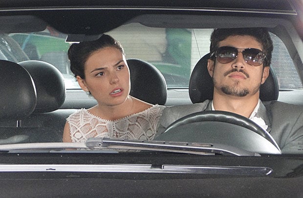 Na novela Ti Ti Ti, Edgar sequestrará Marcela para impedir casamento com Renato (Foto: Reprodução)