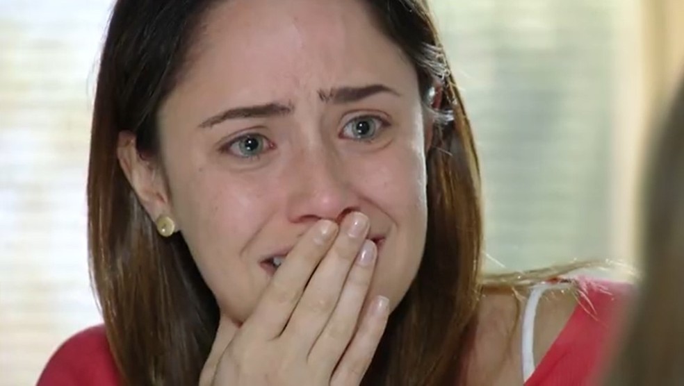 Na novela A Vida da Gente, Ana não poderá ser a doadora de Júlia (Foto: Reprodução)