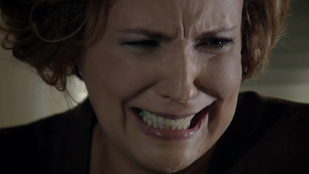 Passado de Eva é revelado: Saiba o motivo da vilã ser uma mulher tão cruel e venenosa