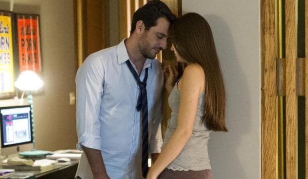 Na novela Verdades Secretas, Angel pedirá Alex em casamento (Foto: Reprodução)