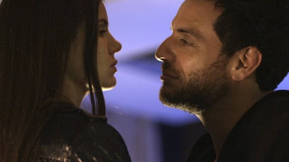 Na novela Verdades Secretas, Alex acertará um tapa em Angel (Foto: Reprodução)