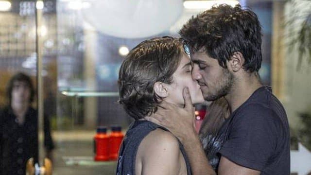 Cobra e Karina em cena de Malhação Sonhos - Foto: Reprodução