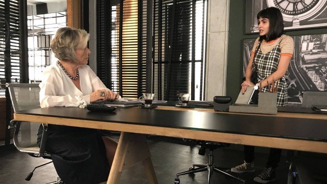 Sabine irá pedir a guarda de Bebeth em Pega Pega para poder ficar com maior participação na empresa (Foto: Reprodução)