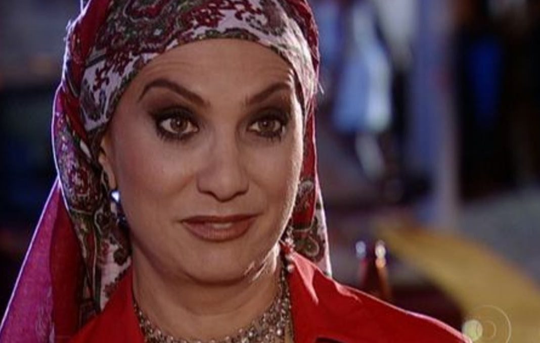 Nazira em cena da novela O Clone (Foto: Reprodução)