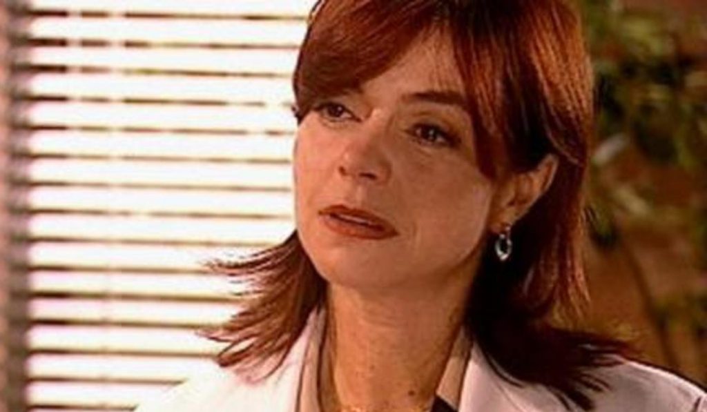 Simone em cena da novela O Clone (Foto: Reprodução)