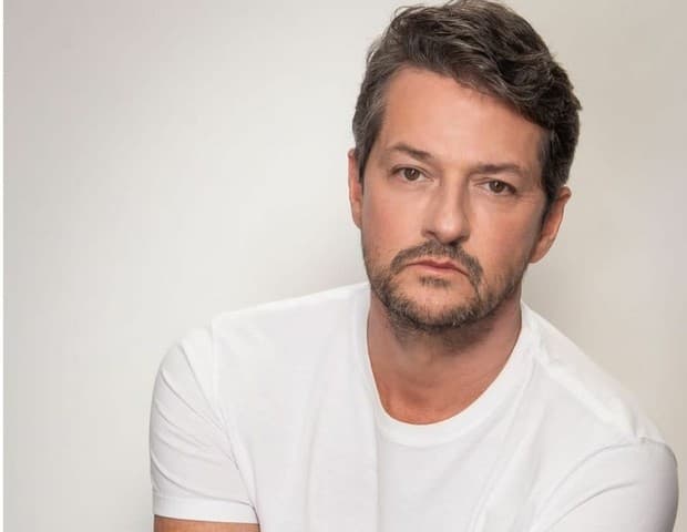 Marcelo Serrado recorre a sessões de hipnose para dar vida ao seu personagem em Cara & Coragem