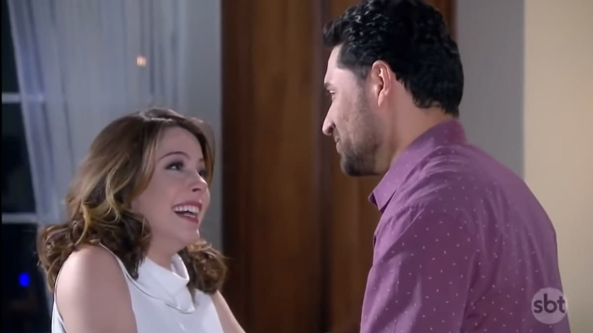 Cena em que Cecília e Gustavo comemoram a gravidez em Carinha de Anjo