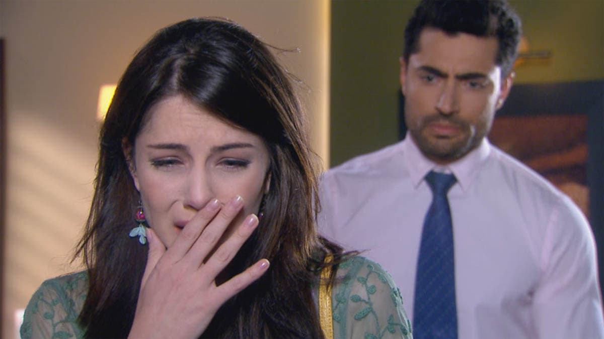 Cecília chora ao descobrir falsa traição de Gustavo na novela Carinha de Anjo do SBT