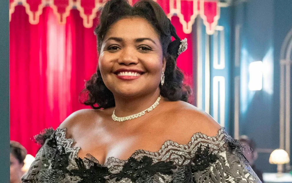 Emília se tornará cantora de sucesso