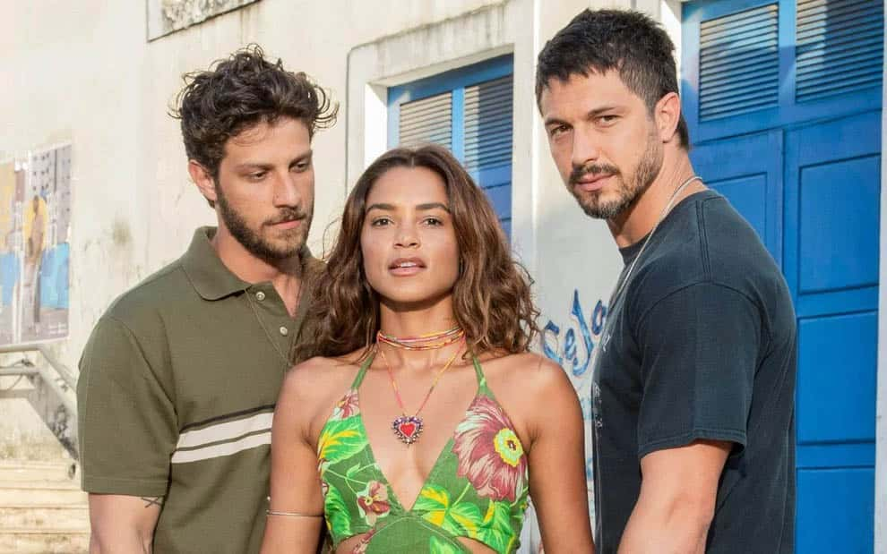 Chay Suede, Lucy Alves e Romulo Estrela na novela Travessia