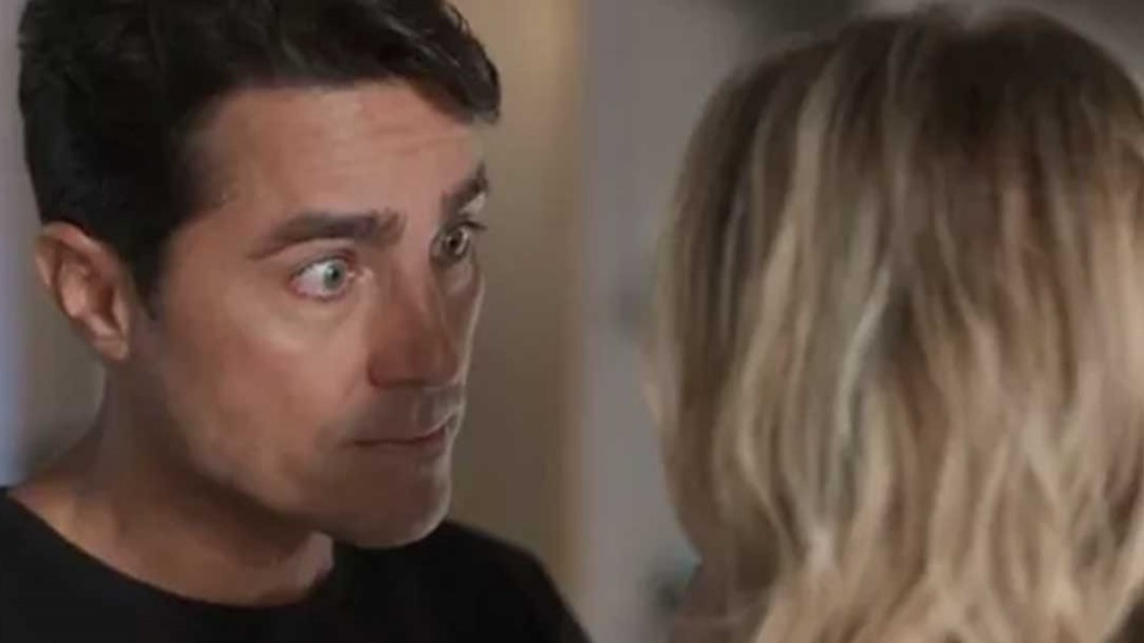 Danilo falsifica teste de DNA para Rebeca acreditar que Célia é sua mãe e resultado final choca: “nunca conte a ela”