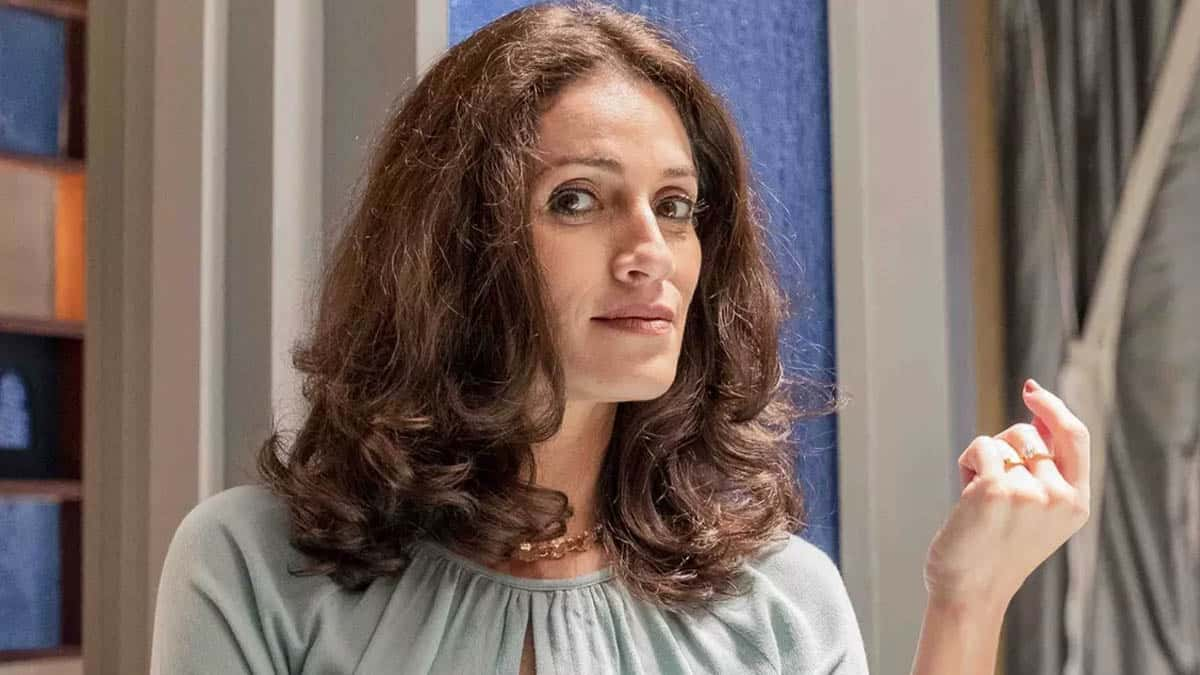 Latifa, personagem de Quitéria Kelly, na novela Mar do Sertão da TV Globo