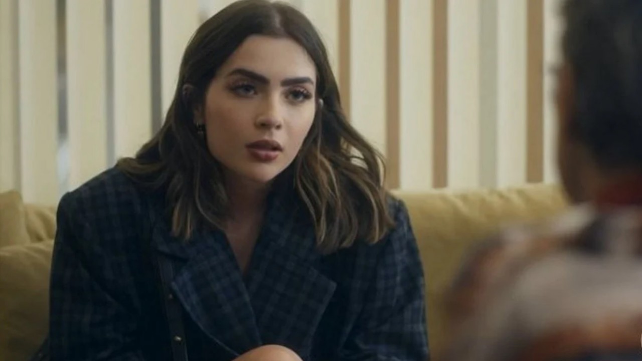 Chiara pergunta a Guerra sobre sua mãe biológica, ela percebe mentira e descobre a pessoa certa que pode desmascará-lo