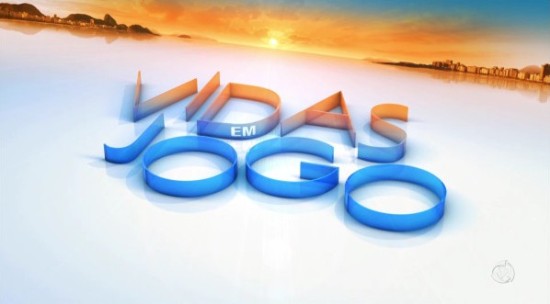 Logo da novela Vidas em Jogo, da Record TV. O nome "vidas em jogo" (em amarelo e azul) aparece inclinado sobre o chão branco, e no fundo tem o sol nascendo no horizonte.