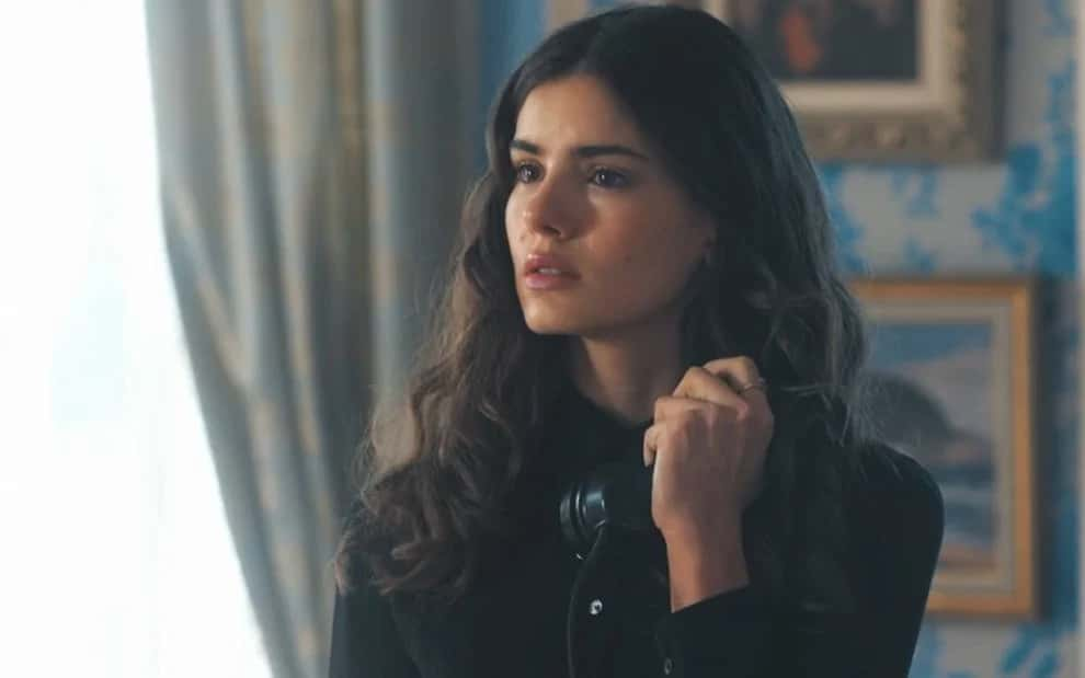 Marê, personagem de Camila Queiroz, na novela Amor Perfeito