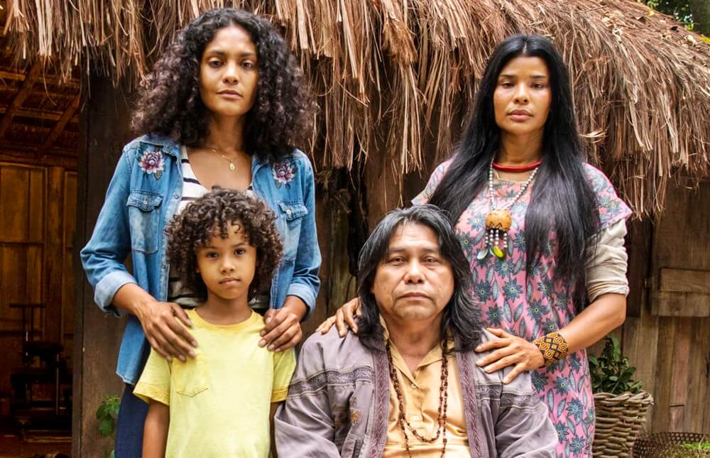 João (Matheus Assis), Aline (Barbara Reis), Jurecê (Daniel Munduruku) e Iraê (Suyane Moreira) 