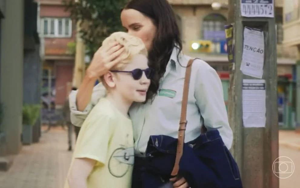 Lucinda vai deixar Cristian na escola