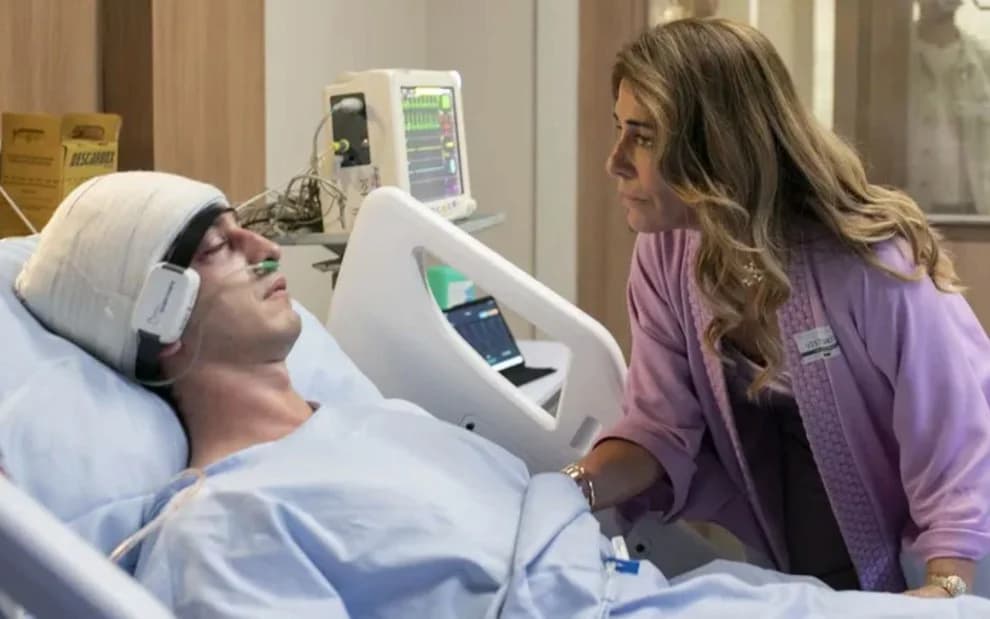 Daniel no hospital com Irene na novela Terra e Paixão.