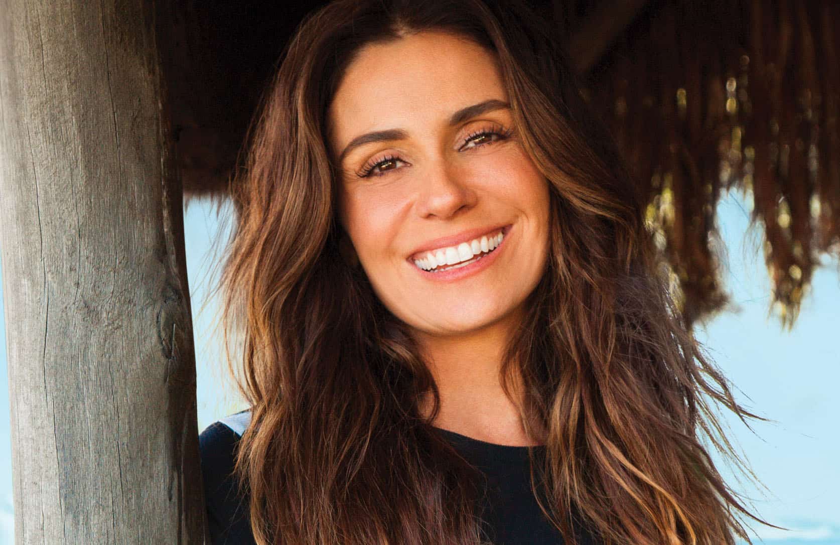 Giovanna Antonelli sorrindo para a foto