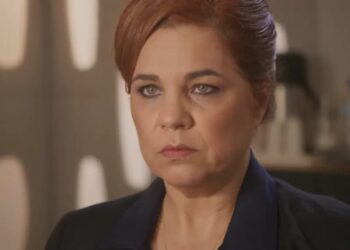 Helena (Isabel Teixeira)