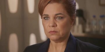Helena (Isabel Teixeira)