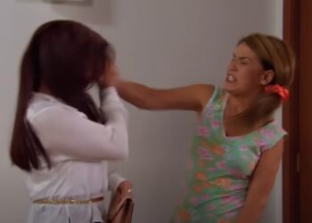 A Gata: Jacira proíbe Gisele de visitar Esmeralda, vilã ignora ordem e leva surra em quarto de hospital: “Vou quebrar sua cara”